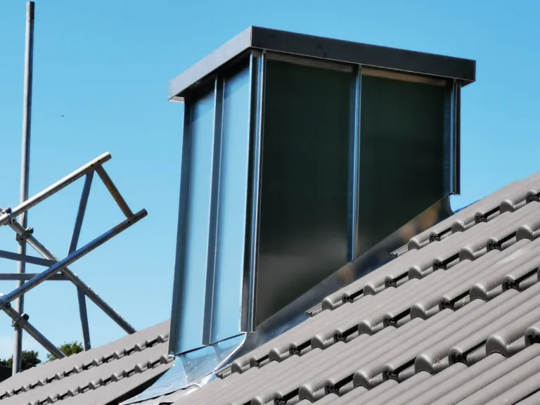 Dachfenster mit Blecheinfassung aus Kupfer